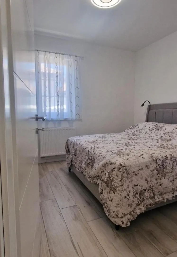 Apartmani Madi Biograd Na Moru 0*,