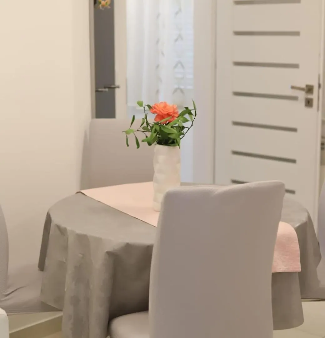Lägenhet Apartmani Madi Biograd Na Moru
