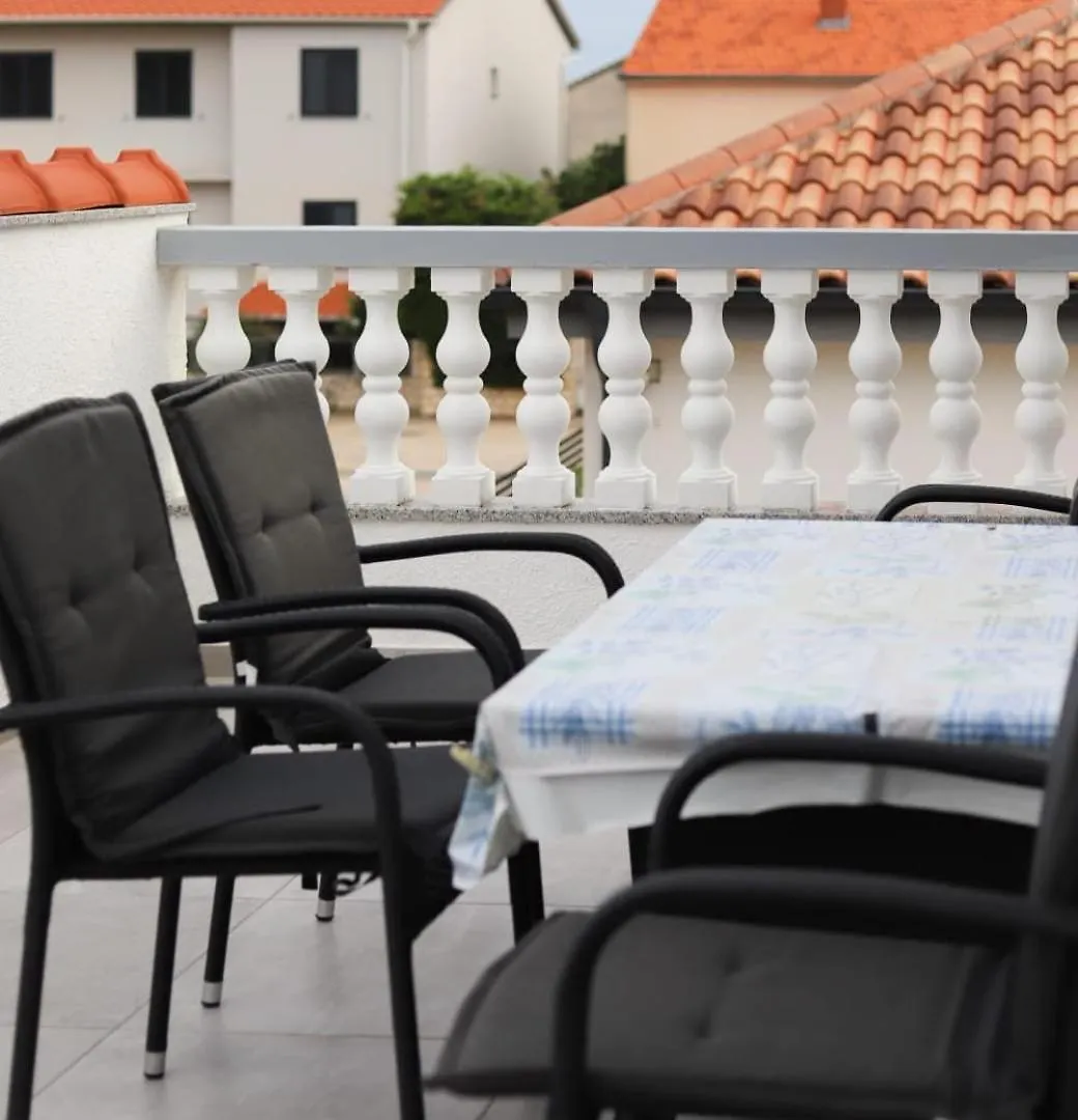 Apartmani Madi Biograd Na Moru